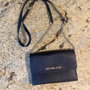 Michael Kors Jetset Crossbody Wallet on a chain